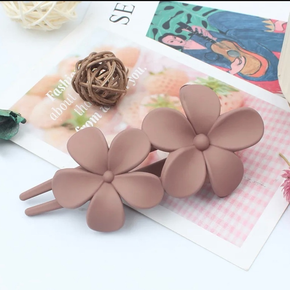 Acrylic floral hair clip - Picture 10 of 10